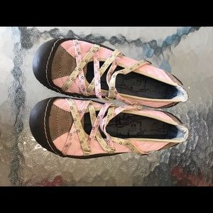 Girls Mary Janes size 4M J-41 / Jambu